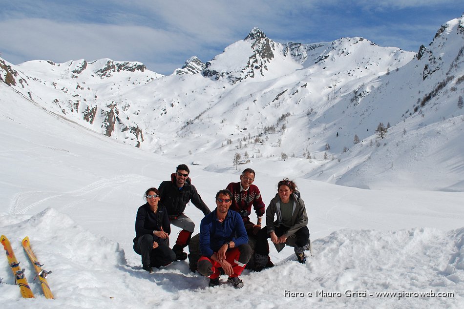 101 Angelo e Lella, cordiali rifugisti, Mauro, Claudia, Piero, ospiti contenti.jpg